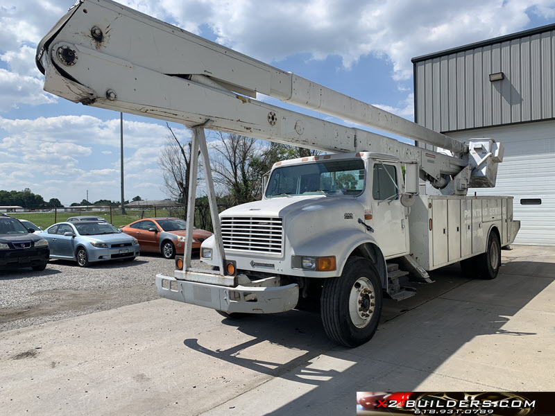 2000 International 4900 DT466E Service Body Bucket Truck